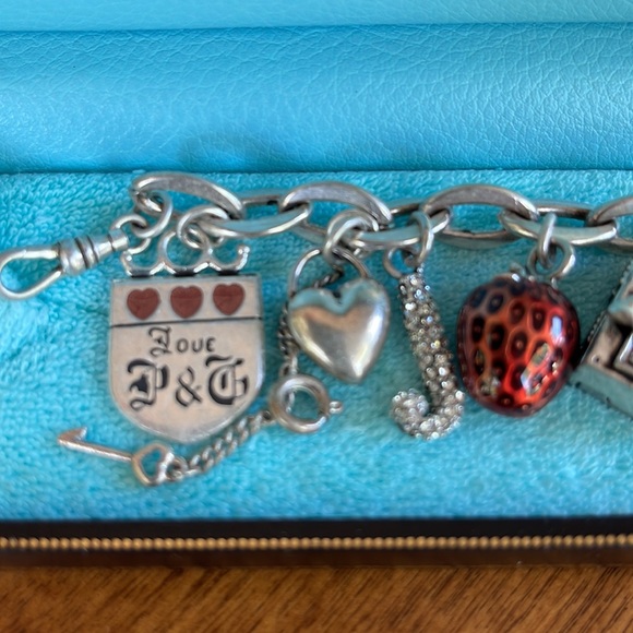 VERY HARD TO FIND - BEAUTIFUL VINTAGE JUICY COUTURE CHARM BRACELET - 13 CHARMS! - Picture 2 of 10